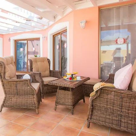 Bella Lucia 3. Piscina Climatizada, Wifi, Bbq. Corralejo