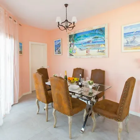 Bella Lucia 3. Piscina Climatizada, Wifi, Bbq. Holiday home *