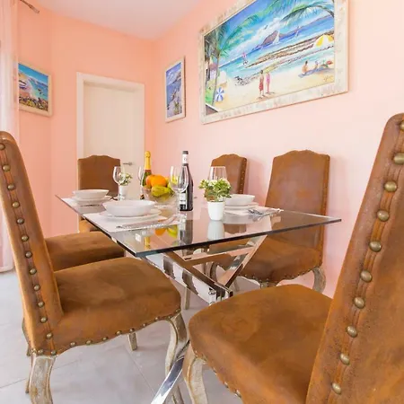 Holiday home Bella Lucia 3. Piscina Climatizada, Wifi, Bbq. *
